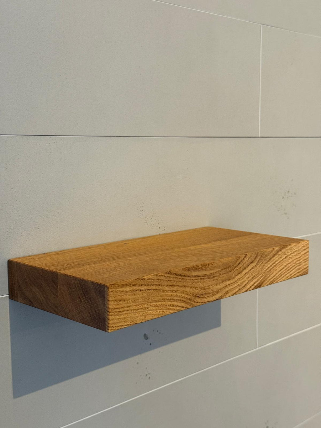 Schwebende Wandregale aus massiver Eiche - Unsichtbare Befestigung, einfache Montage