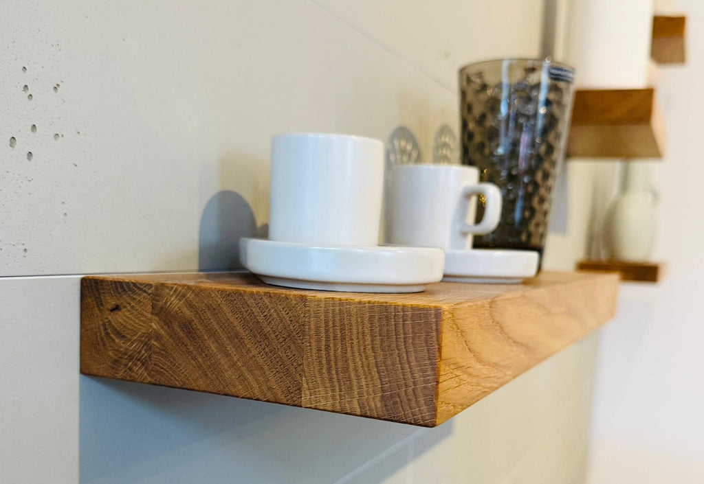 Schwebende Wandregale aus massiver Eiche - Unsichtbare Befestigung, einfache Montage