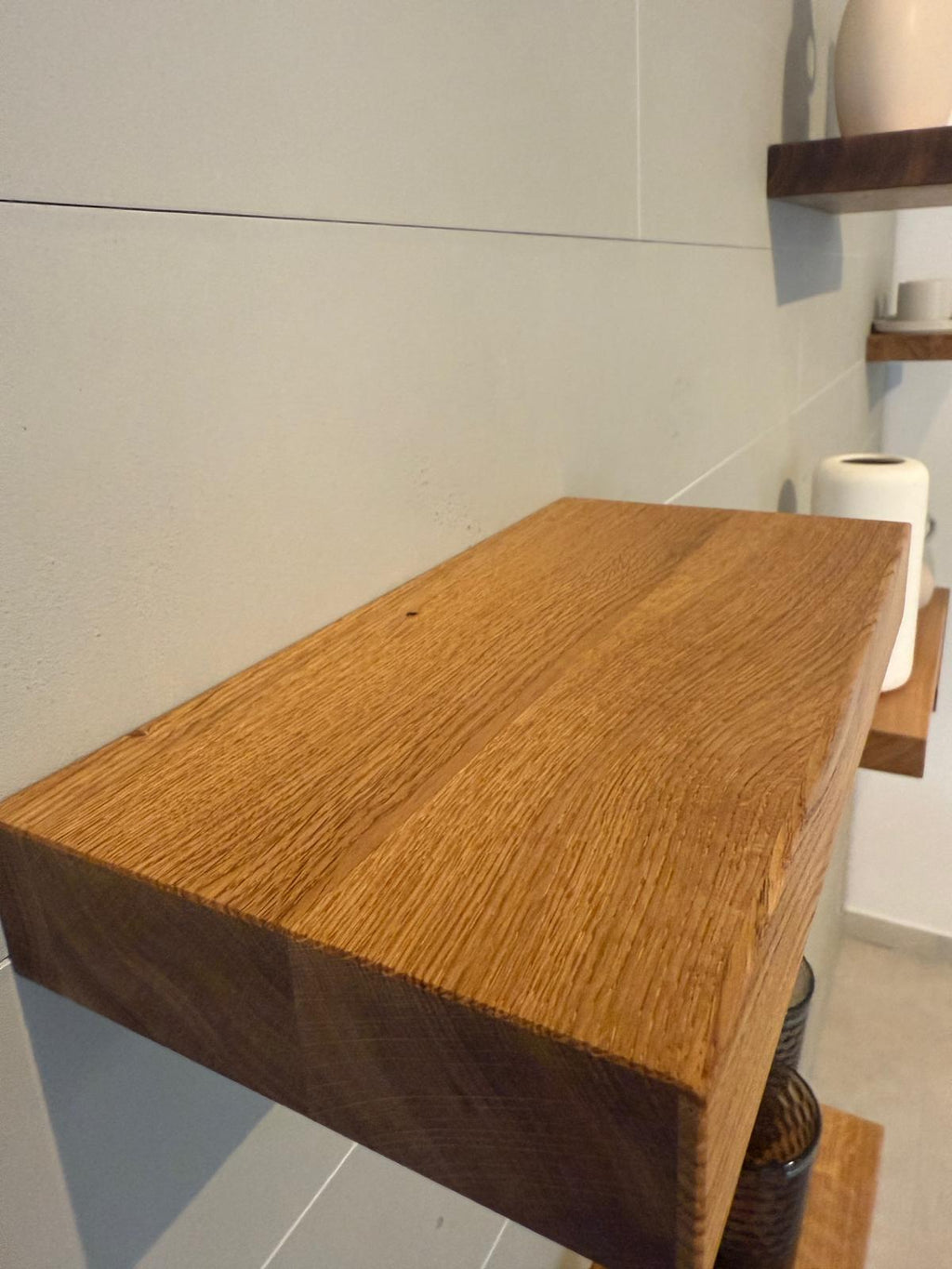 Schwebende Wandregale aus massiver Eiche - Unsichtbare Befestigung, einfache Montage