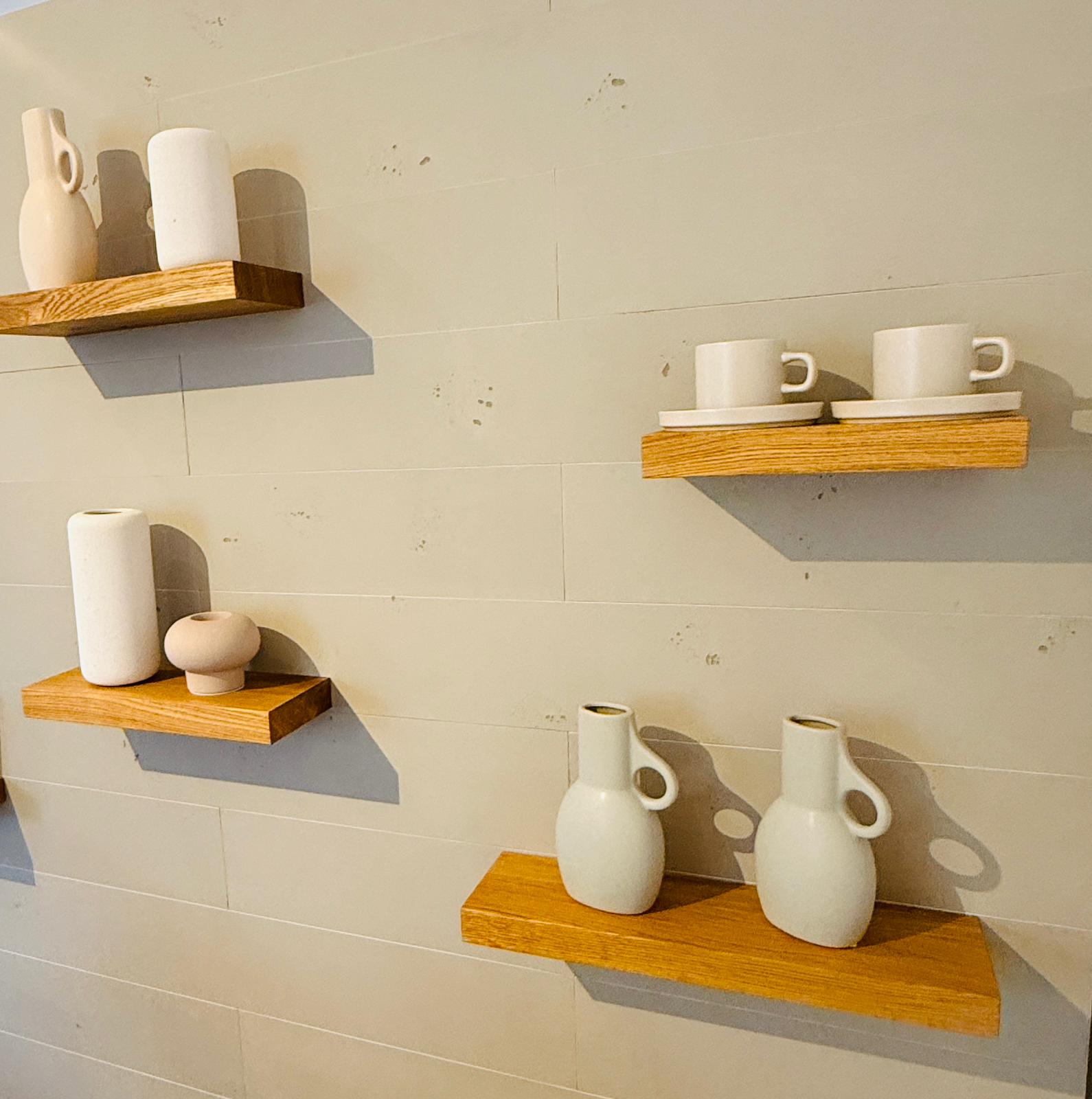 Schwebende Wandregale aus massiver Eiche - Unsichtbare Befestigung, einfache Montage