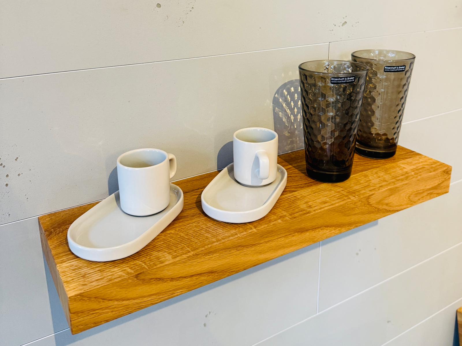 Schwebende Wandregale aus massiver Eiche - Unsichtbare Befestigung, einfache Montage