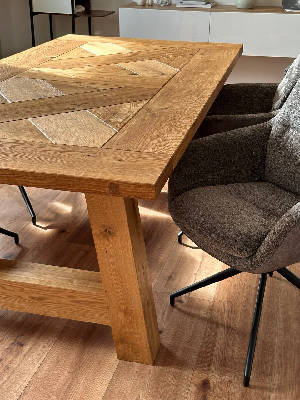 Massiver Landhaus Esstisch aus Eiche- handgefertigt, gebürstete Oberfläche