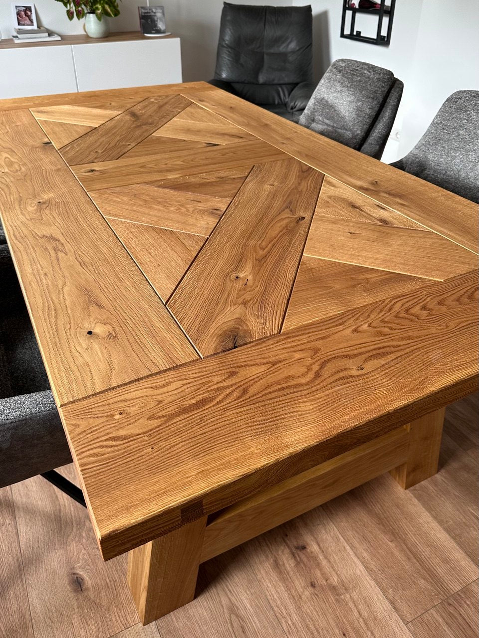 Massiver Landhaus Esstisch aus Eiche- handgefertigt, gebürstete Oberfläche