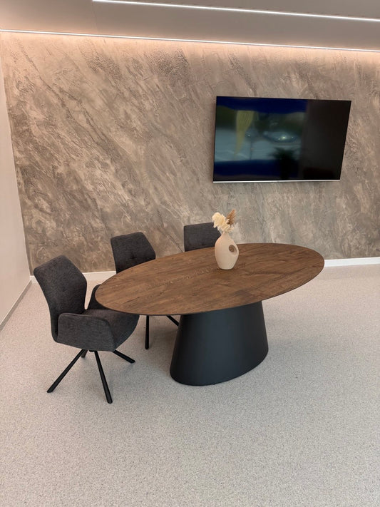 Design Esstisch Eiche massiv – Ellipsenform mit Schweizer Kante